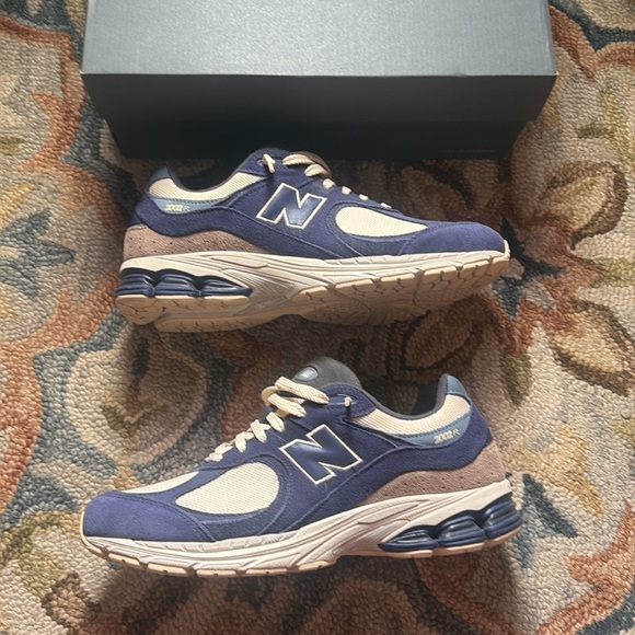 New Balance 2002R Running Sneakers Navy Cream - Picture 2 of 5